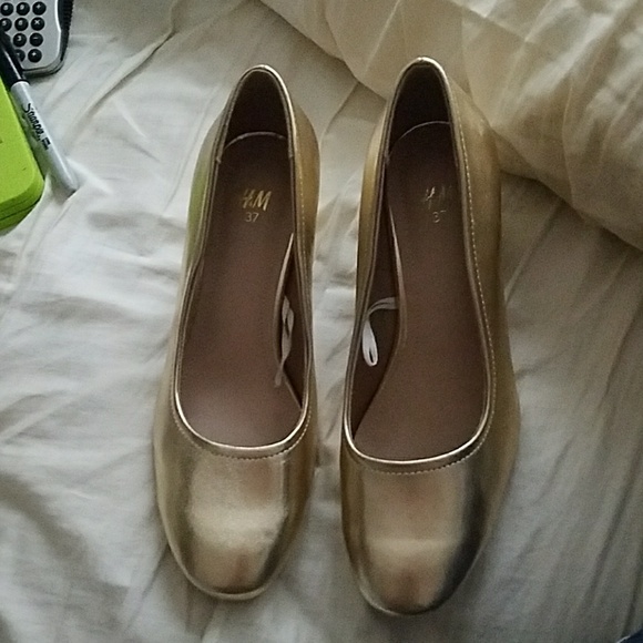 Gold Stacked princess jasmine Heels - Picture 2 of 5